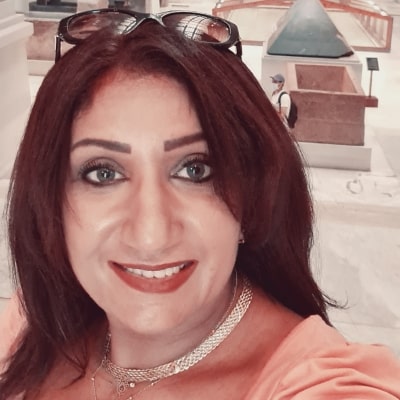 Heba Ezzeldin guide accompagnatrice de voyage en Égypte