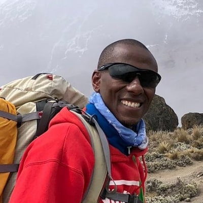 Peter Kinyaiya guide accompagnateur de voyage en Tanzanie