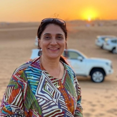 Mozhgan Hashemi guide touristique aux Émirats Arabes Unis