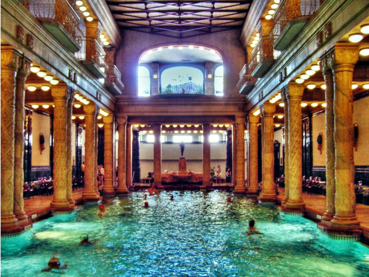 bains thermaux de Budapest